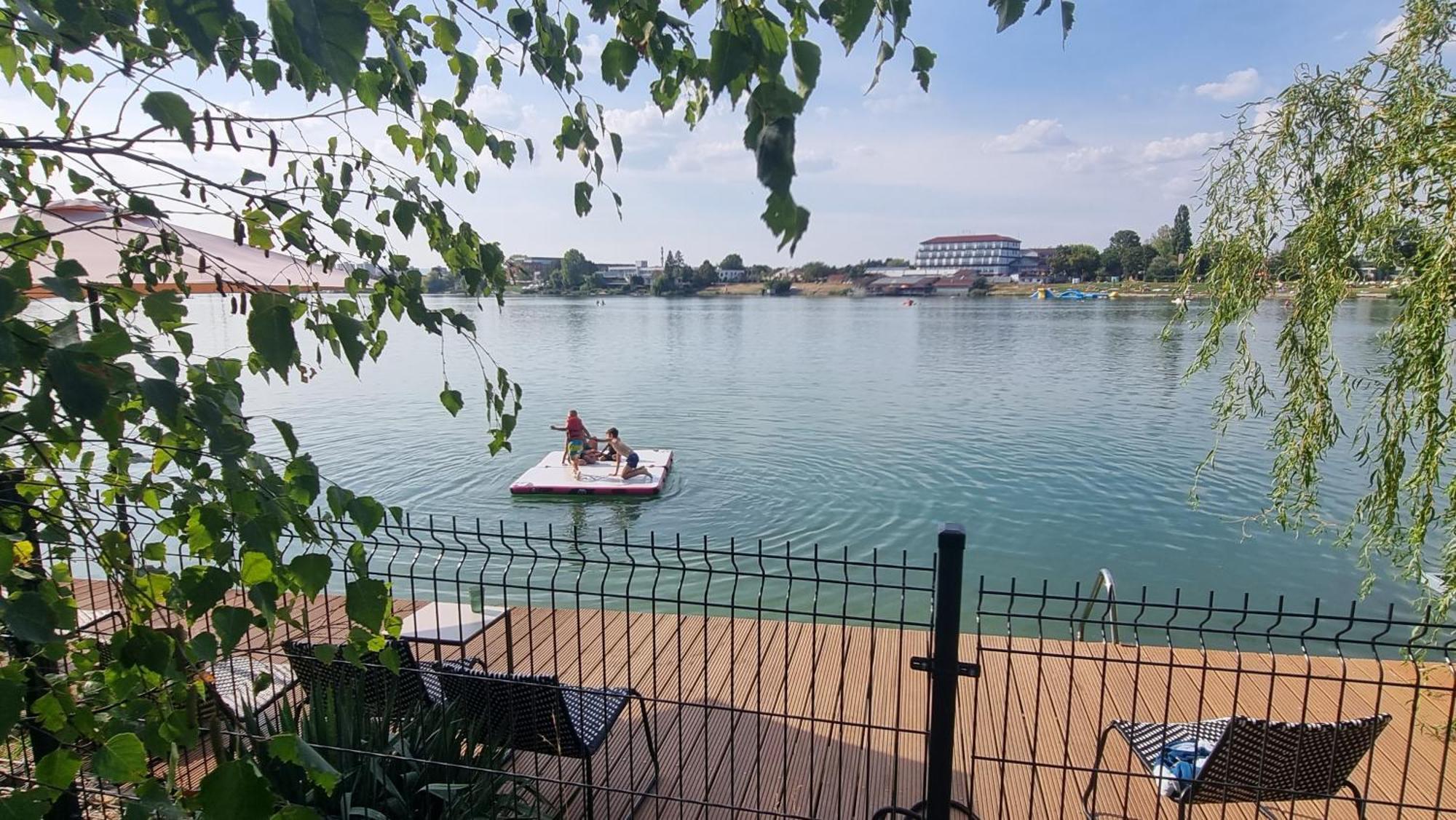 Topsenec-Lakeside Home 外观 照片