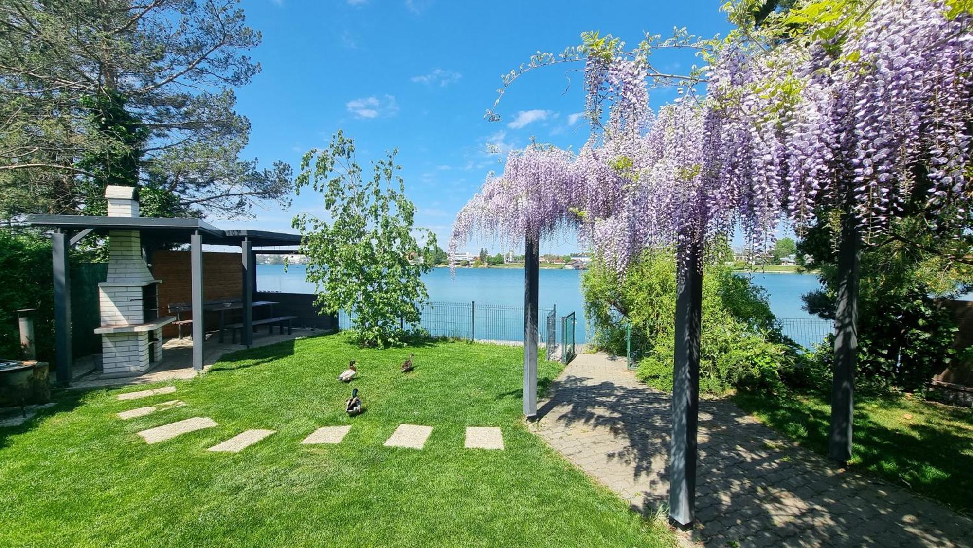 Topsenec-Lakeside Home 外观 照片