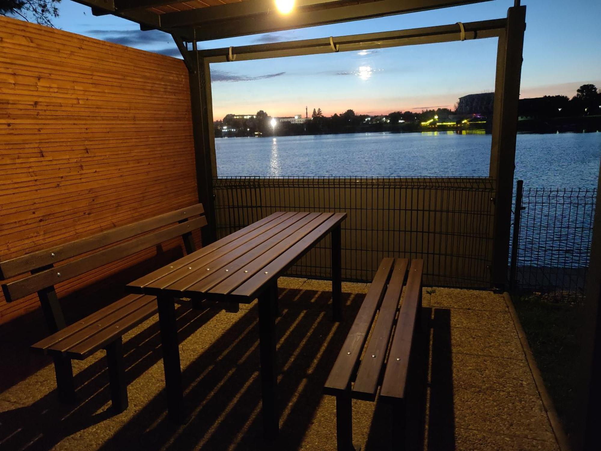 Topsenec-Lakeside Home 外观 照片